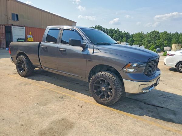 2017 RAM 1500 SLT QUAD CAB 4X4