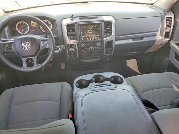 2017 RAM 1500 SLT QUAD CAB 4X4