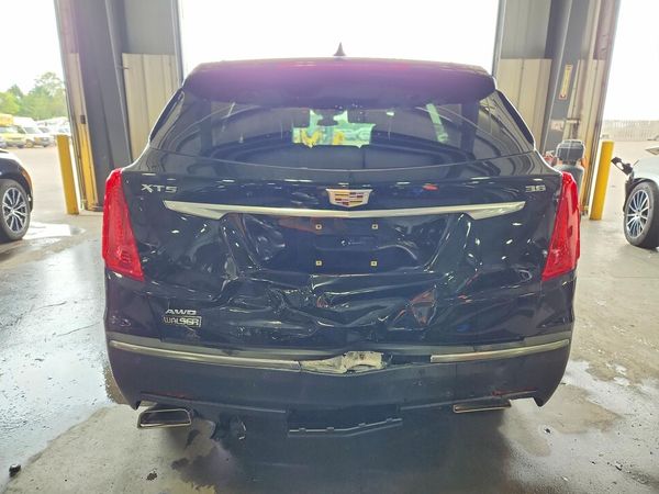 2017 CADILLAC XT5