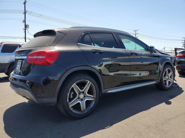 2015 MERCEDES-BENZ GLA