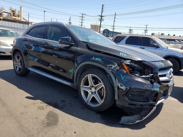 2015 MERCEDES-BENZ GLA