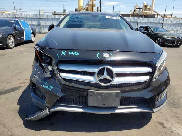2015 MERCEDES-BENZ GLA