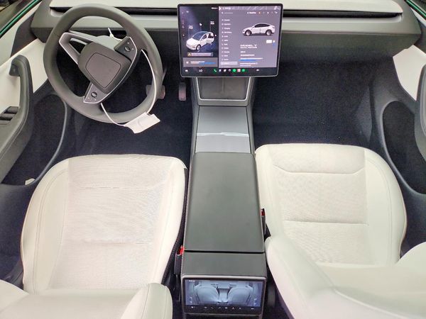 2026 TESLA MODEL Y