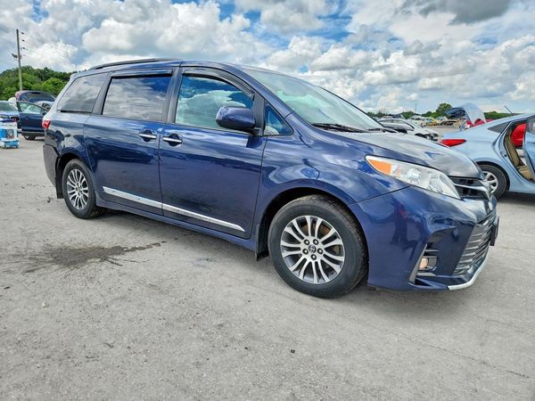 2018 TOYOTA SIENNA