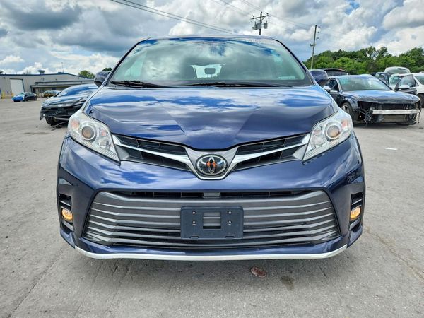 2018 TOYOTA SIENNA