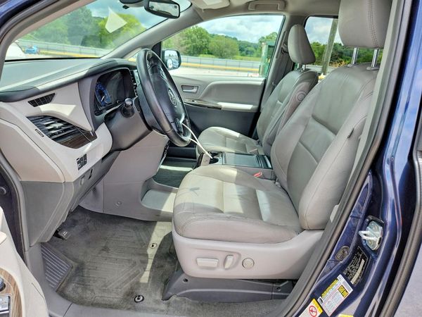 2018 TOYOTA SIENNA