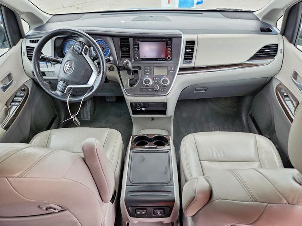 2018 TOYOTA SIENNA
