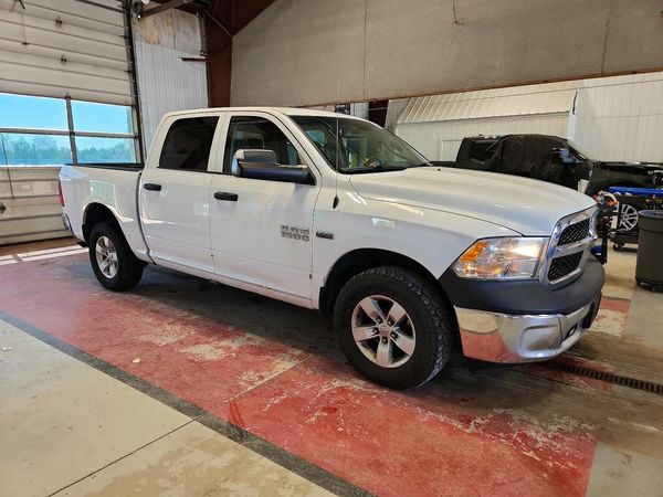 2016 RAM 1500 ST CREW CAB 4X4