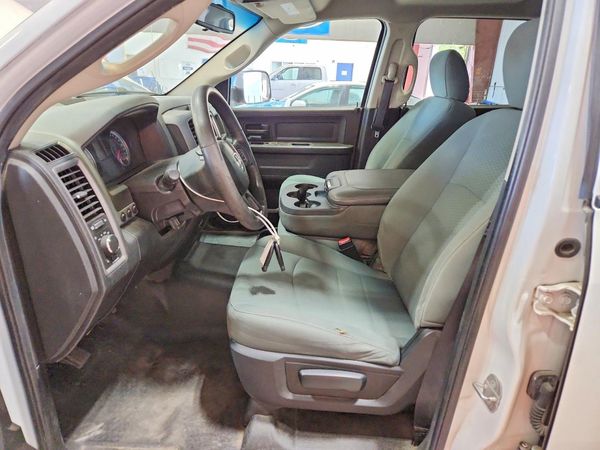 2016 RAM 1500 ST CREW CAB 4X4