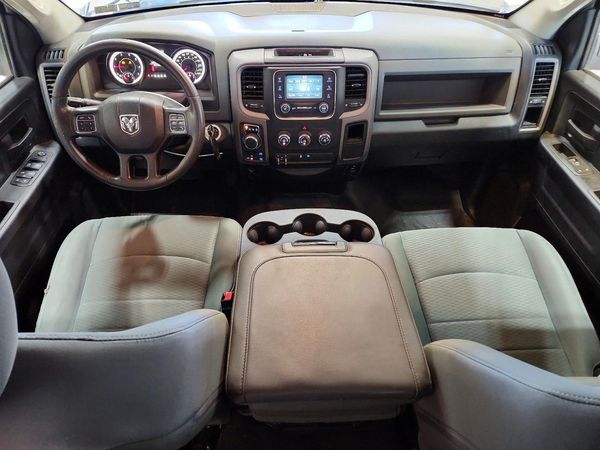 2016 RAM 1500 ST CREW CAB 4X4
