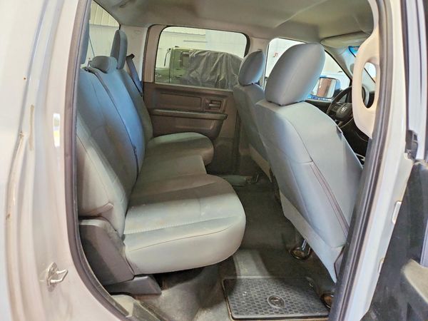 2016 RAM 1500 ST CREW CAB 4X4