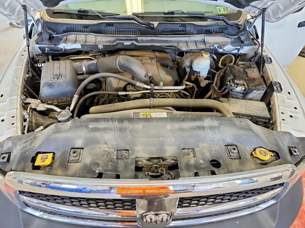 2016 RAM 1500 ST CREW CAB 4X4