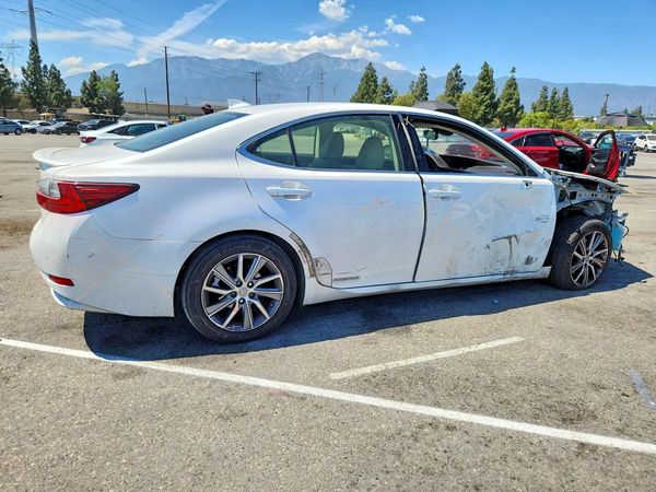 2016 LEXUS ES 300h