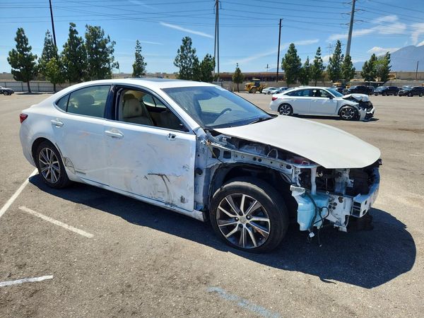 2016 LEXUS ES 300h