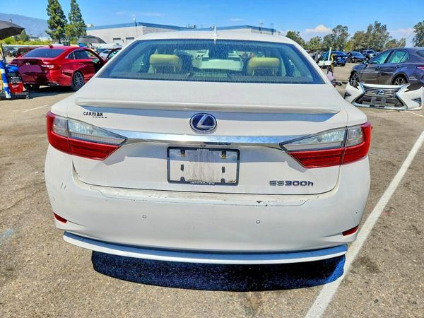 2016 LEXUS ES 300h