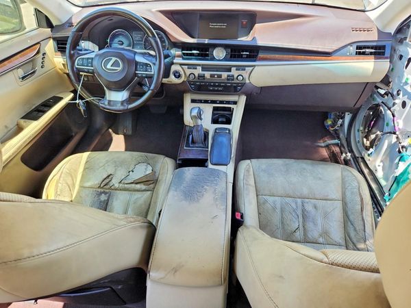 2016 LEXUS ES 300h