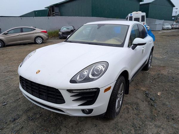 2016 PORSCHE MACAN