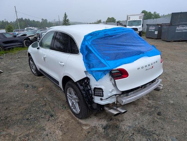 2016 PORSCHE MACAN
