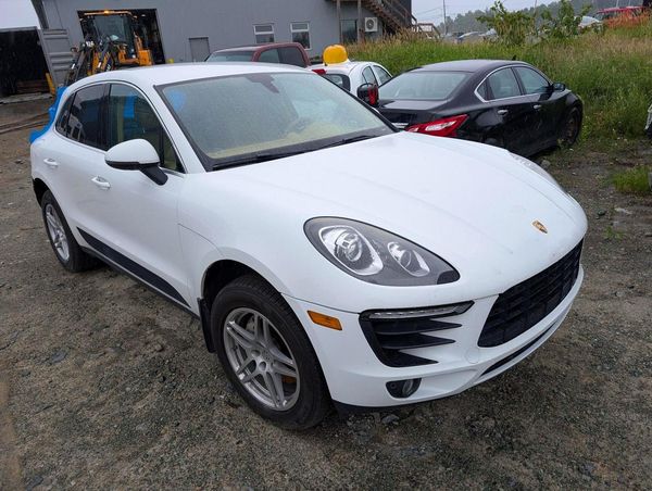 2016 PORSCHE MACAN