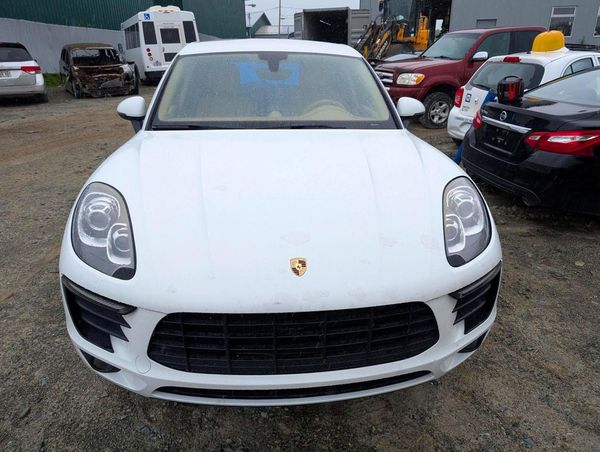 2016 PORSCHE MACAN
