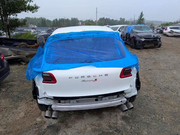2016 PORSCHE MACAN