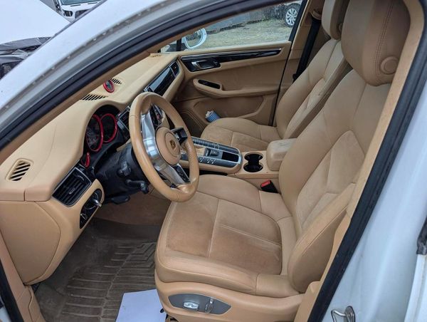 2016 PORSCHE MACAN