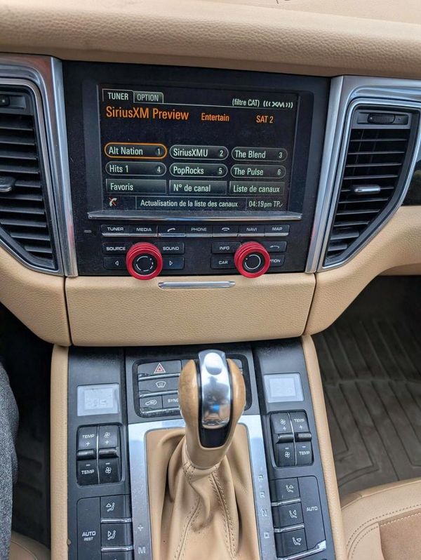2016 PORSCHE MACAN