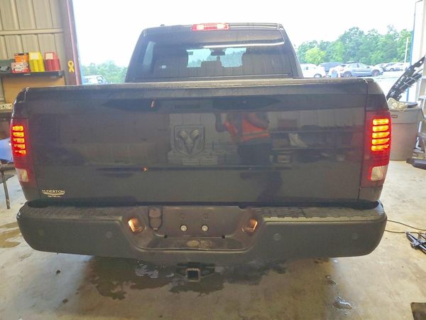 2024 RAM 1500 CLASSIC SLT / Warlock
