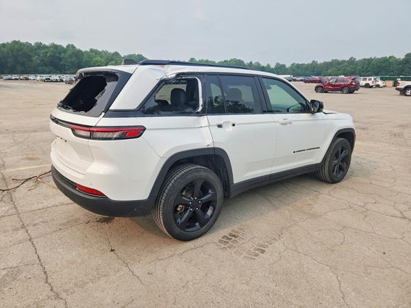 2024 JEEP GRAND CHEROKEE Laredo