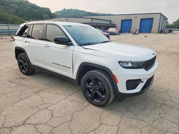 2024 JEEP GRAND CHEROKEE Laredo