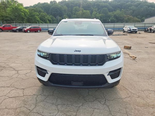 2024 JEEP GRAND CHEROKEE Laredo