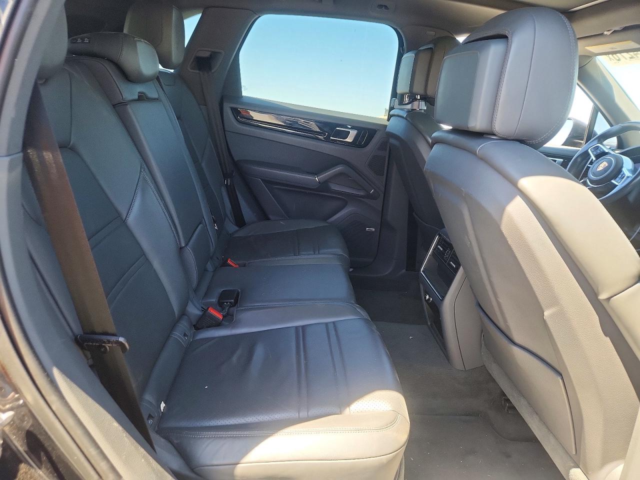2019 PORSCHE CAYENNE