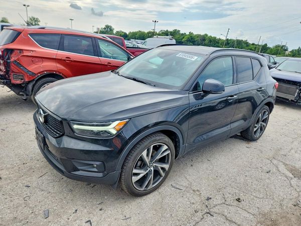 2019 VOLVO XC40 R-Design