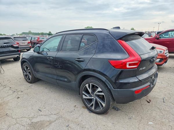 2019 VOLVO XC40 R-Design