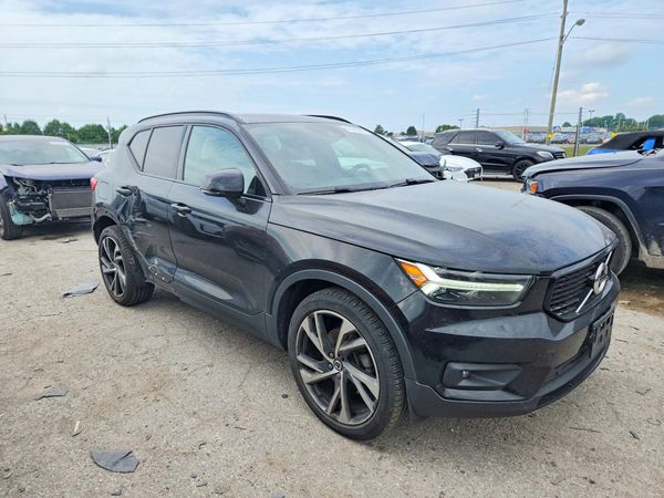2019 VOLVO XC40 R-Design