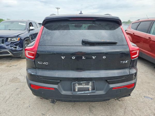 2019 VOLVO XC40 R-Design