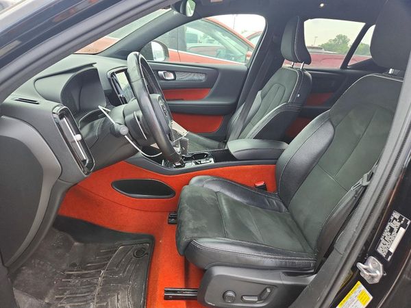 2019 VOLVO XC40 R-Design