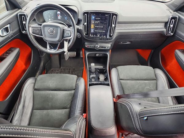 2019 VOLVO XC40 R-Design