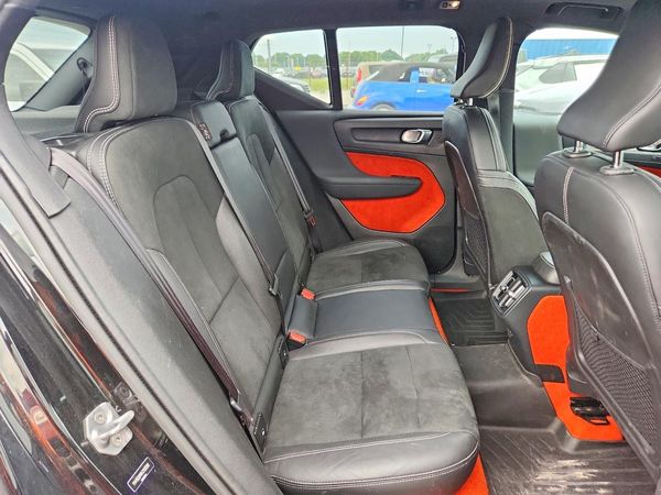 2019 VOLVO XC40 R-Design