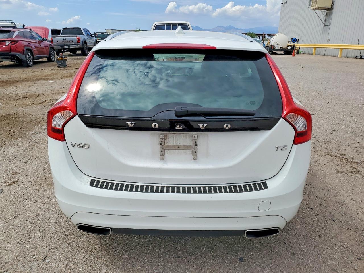2016 VOLVO V60 SV33 Premier