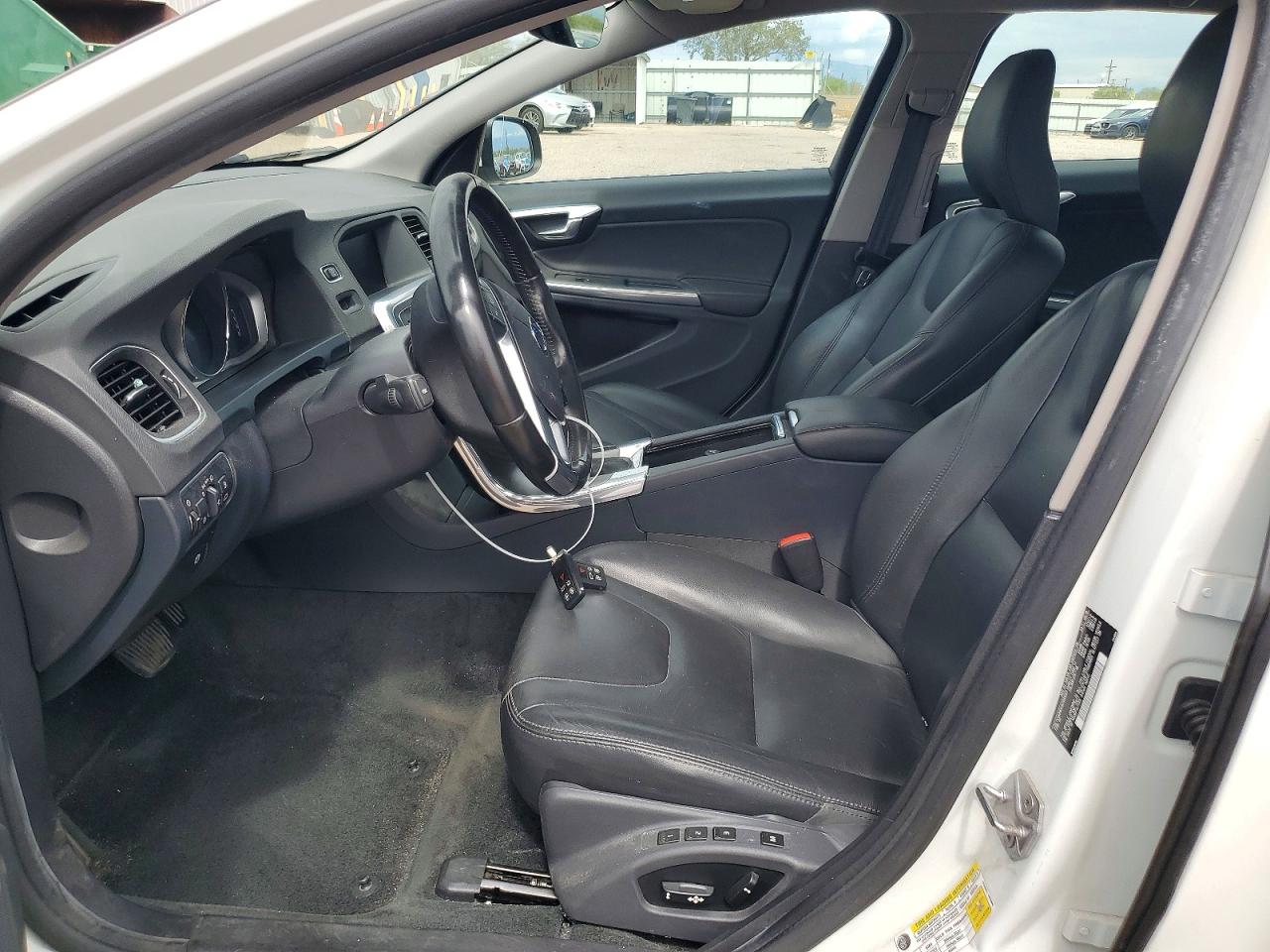 2016 VOLVO V60 SV33 Premier