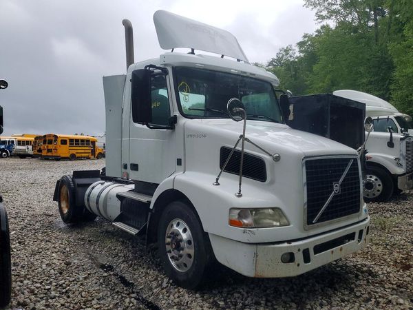 2014 VOLVO VN