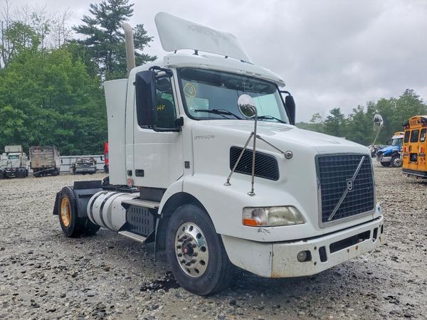 2014 VOLVO VN