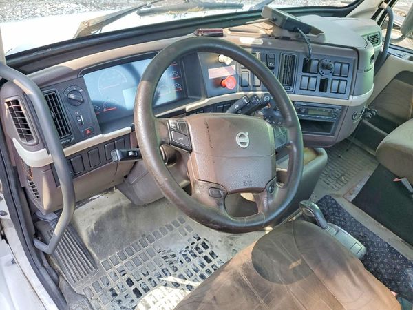 2014 VOLVO VN