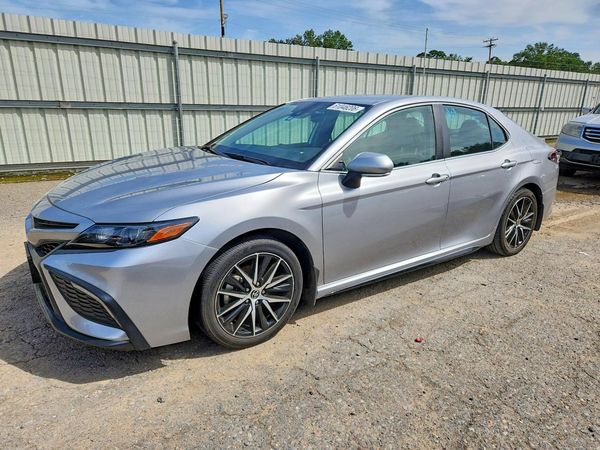 2024 TOYOTA CAMRY SE — Front 3/4