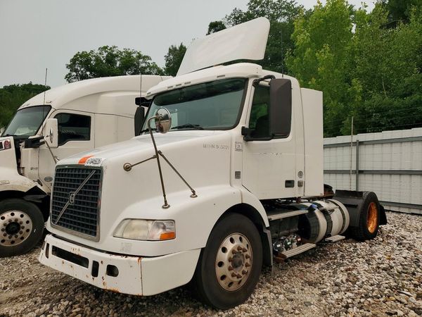2013 VOLVO VN