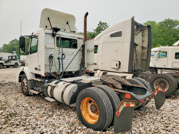 2013 VOLVO VN