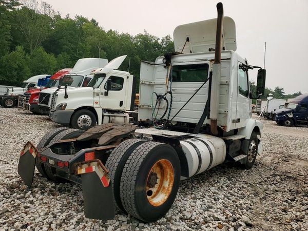 2013 VOLVO VN