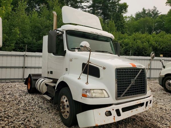 2013 VOLVO VN