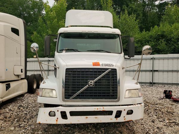 2013 VOLVO VN